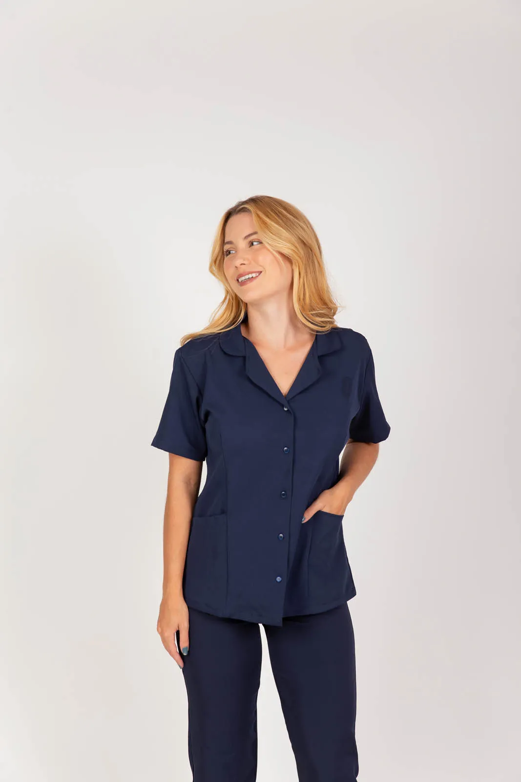 Conjunto ASG (Apoio e Serviços Gerais), peça da linha de conjuntos de uniforme para equipes produzida pela Industriall